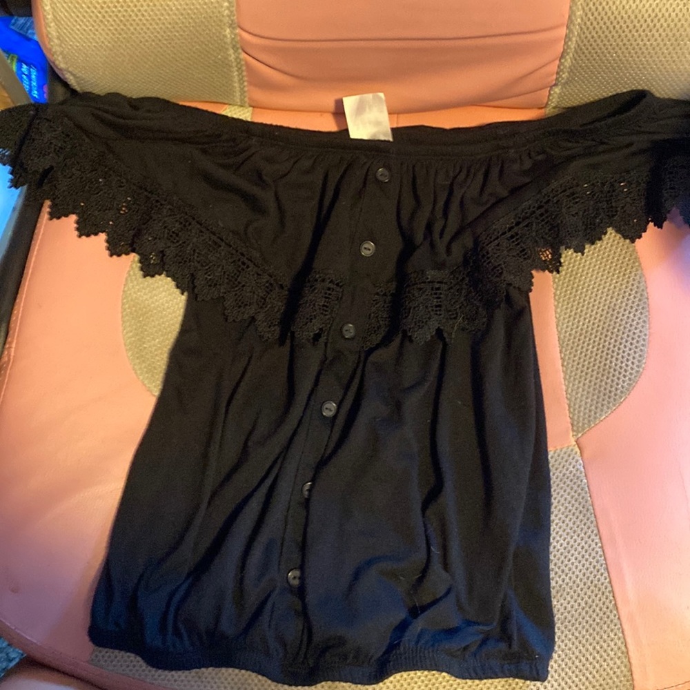 This is a black dress shirt it’s an off the shoulder shirt